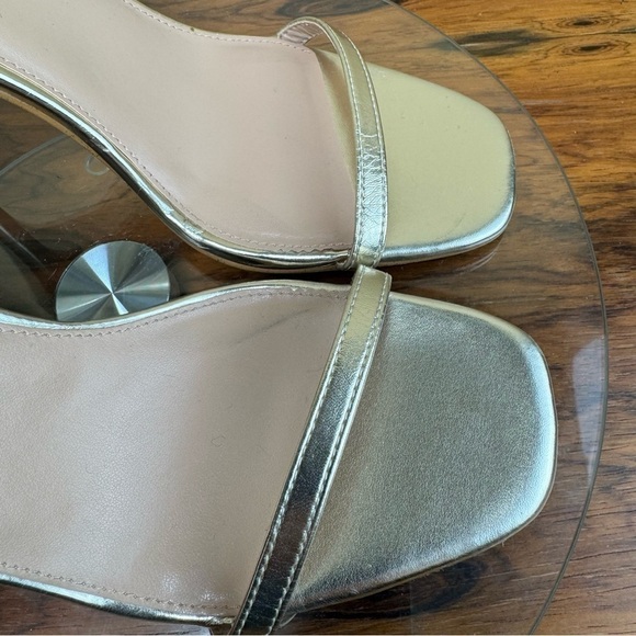 BCBGeneration Ingot Chain Pump in gold - Picture 8 of 16